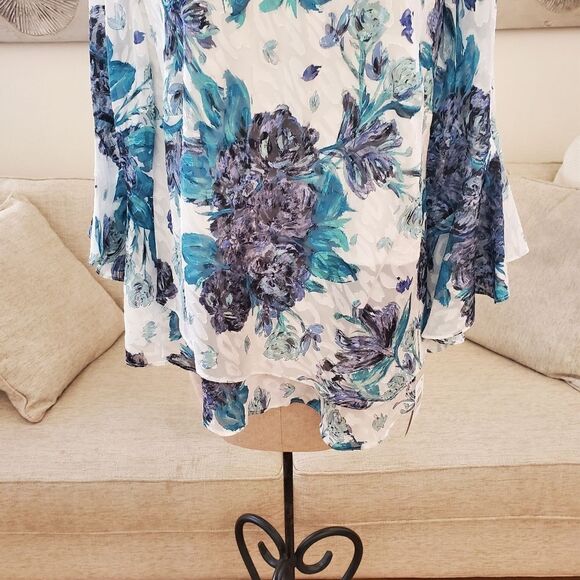 ALEX EVENINGS | Ruffle Bell Sleeve Chiffon Floral Blouse - [1X, Ivory/Teal/Blue] - Picture 4 of 11